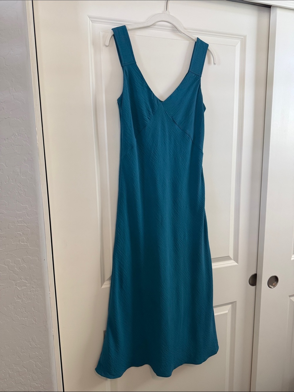 Sleeveless Teal Midi Dress with V-Neck